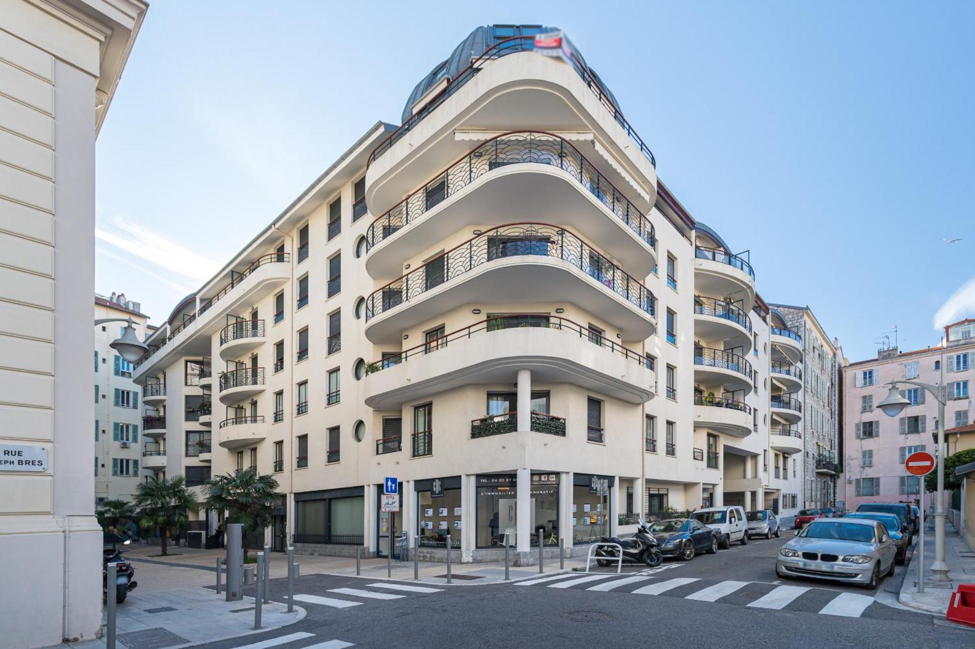 1 Bedroom Downtown Carré D'or With Garage Appartement