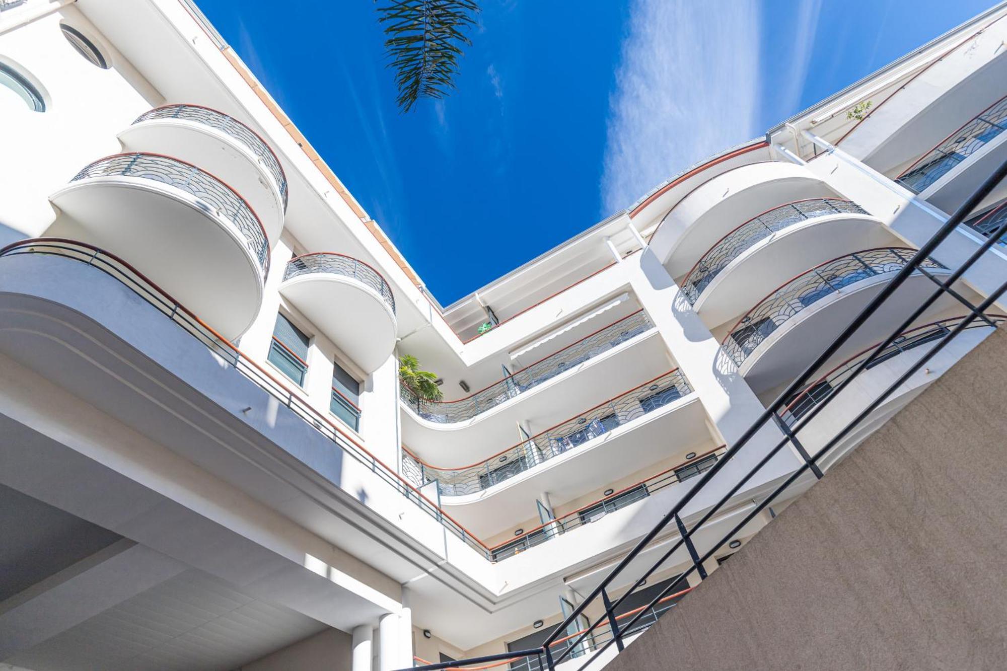 1 Bedroom Downtown Carré D'or With Garage Nice
